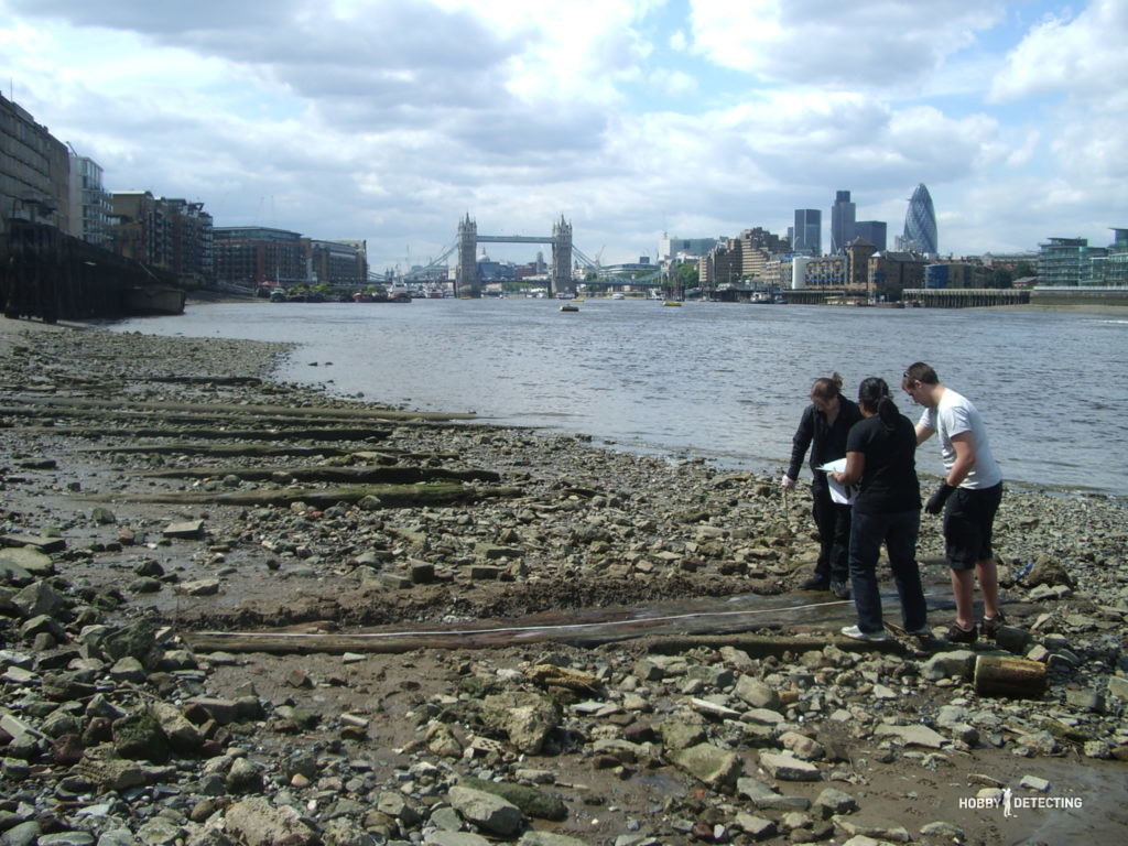 Cop on the banks of the Thames has become paid